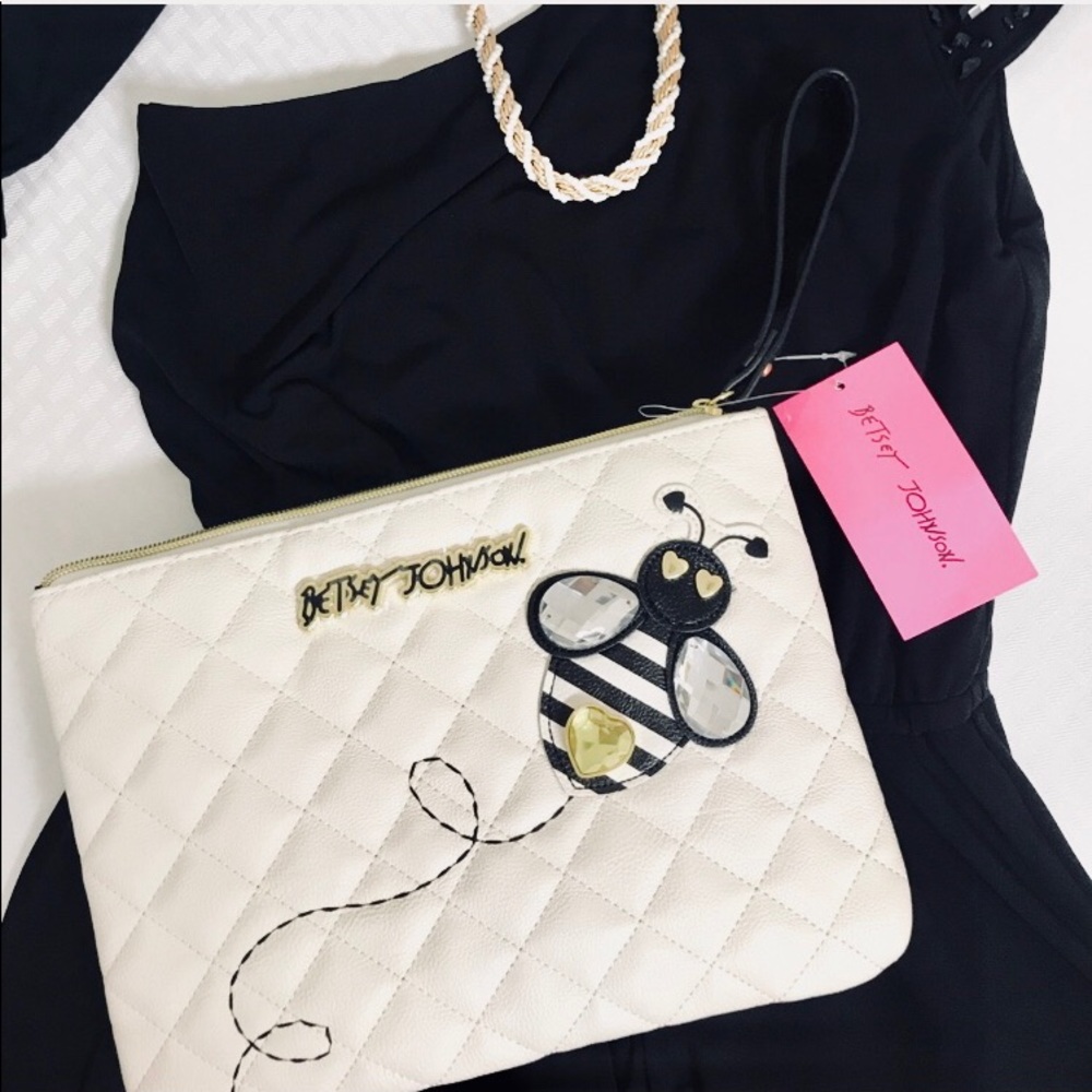 👛🐝Betsey Johnson Bumblebee Wristlet 🐝👛